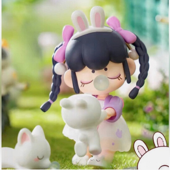 Nanci “Runaround” Year of the Golden Hairpin Figurine - Picture 2 of 3